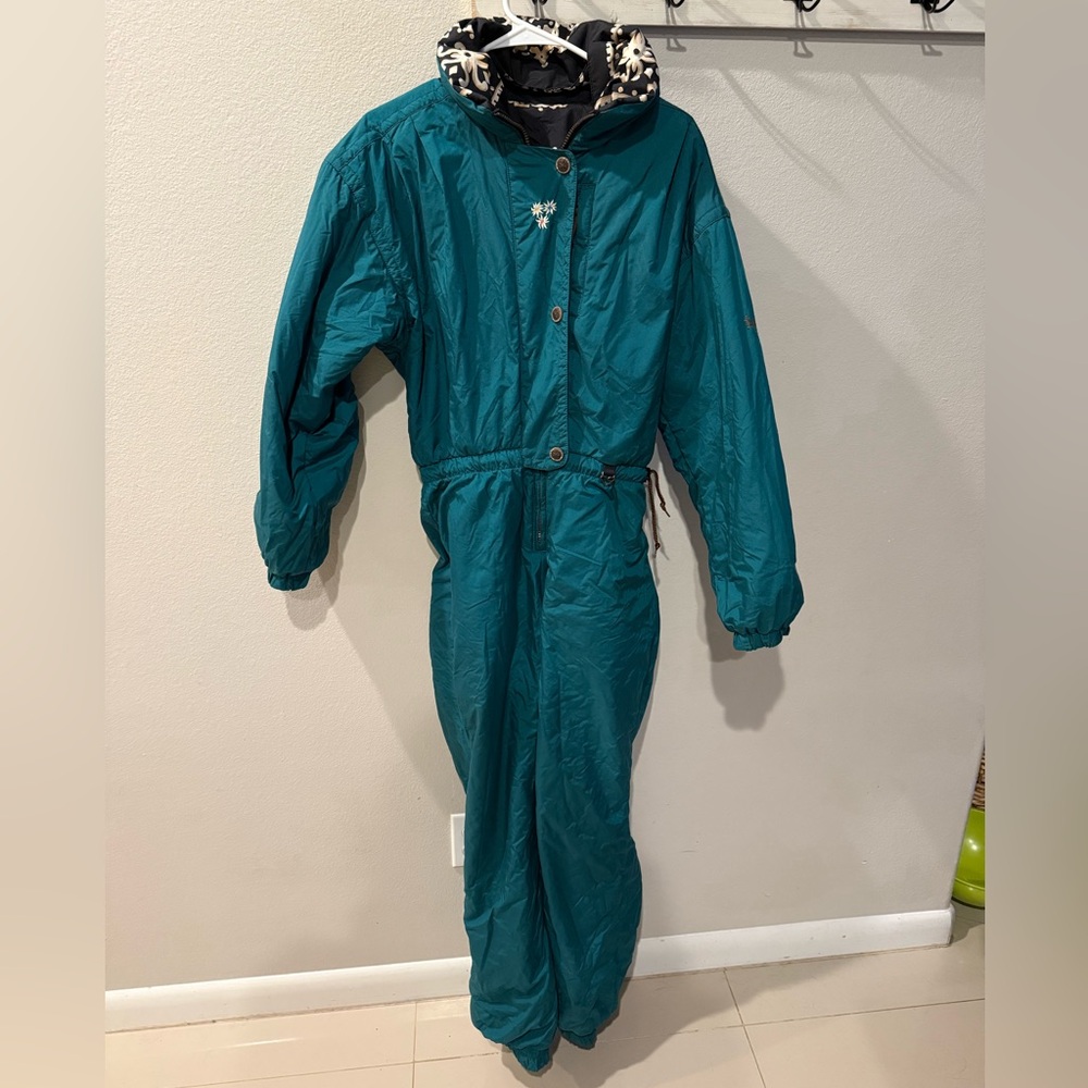 Obermeyer Vintage Women's Sz 10 Snowsuit
Ski Suit Reversible